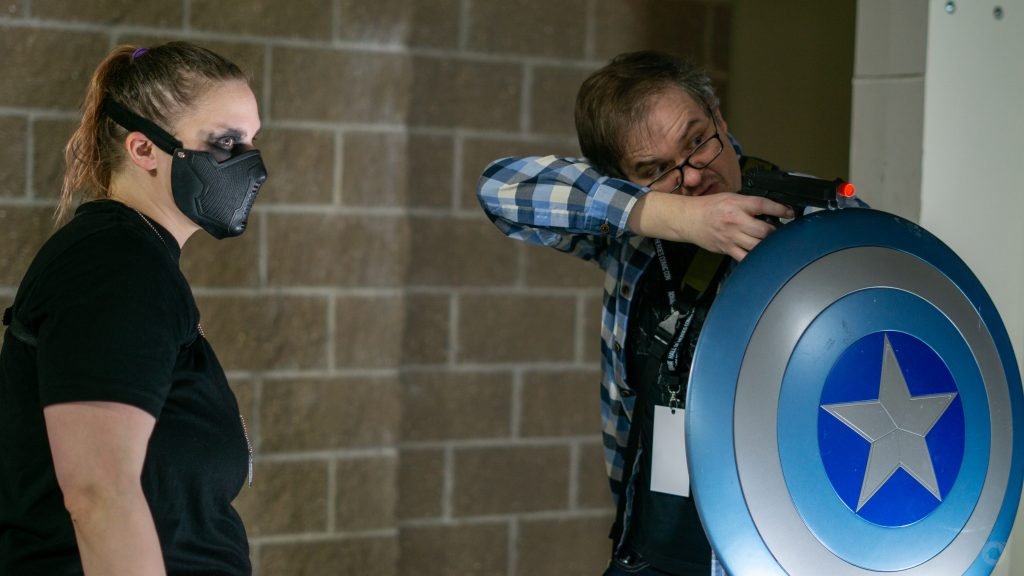 Cosplay Photographer showing how to pose